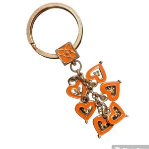 Keychain. Dangling hear design.